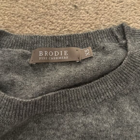 Brodie XS grey pink horse cashmere sweater - Picture 2 of 6